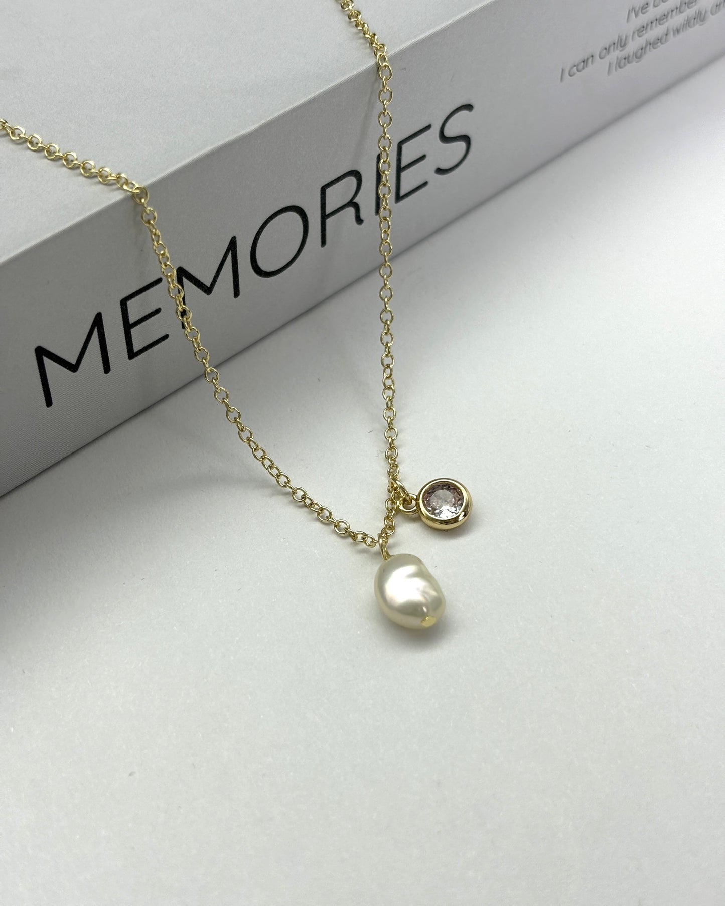 Baroque design pearl pendant