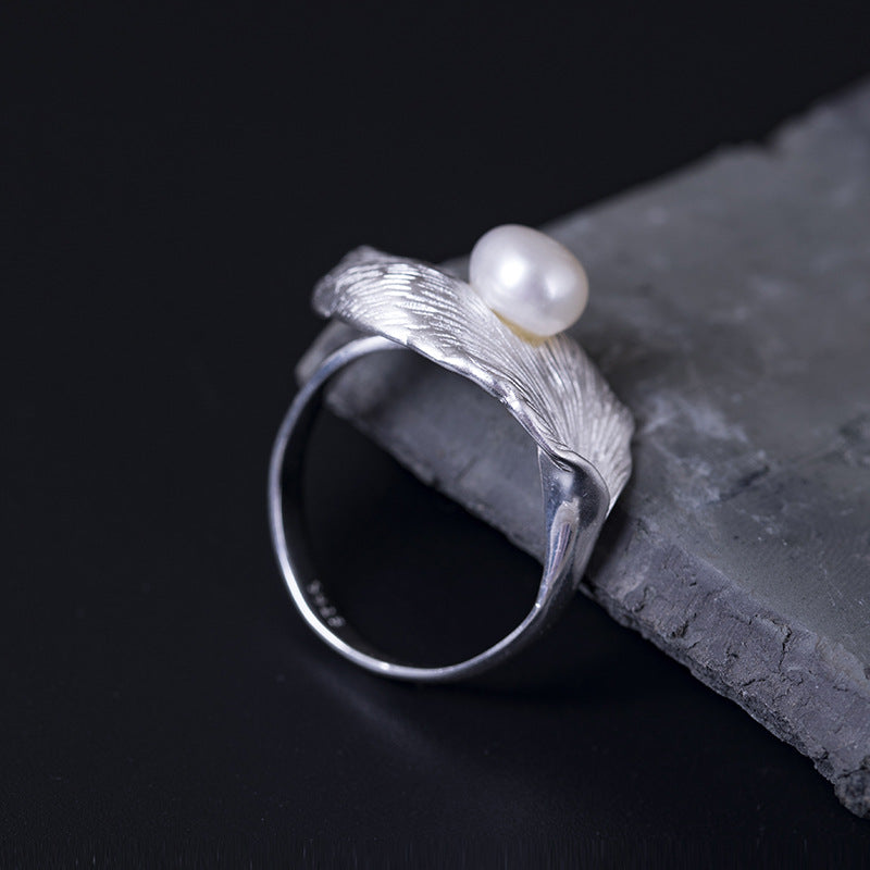 Flower shaped pearl ring