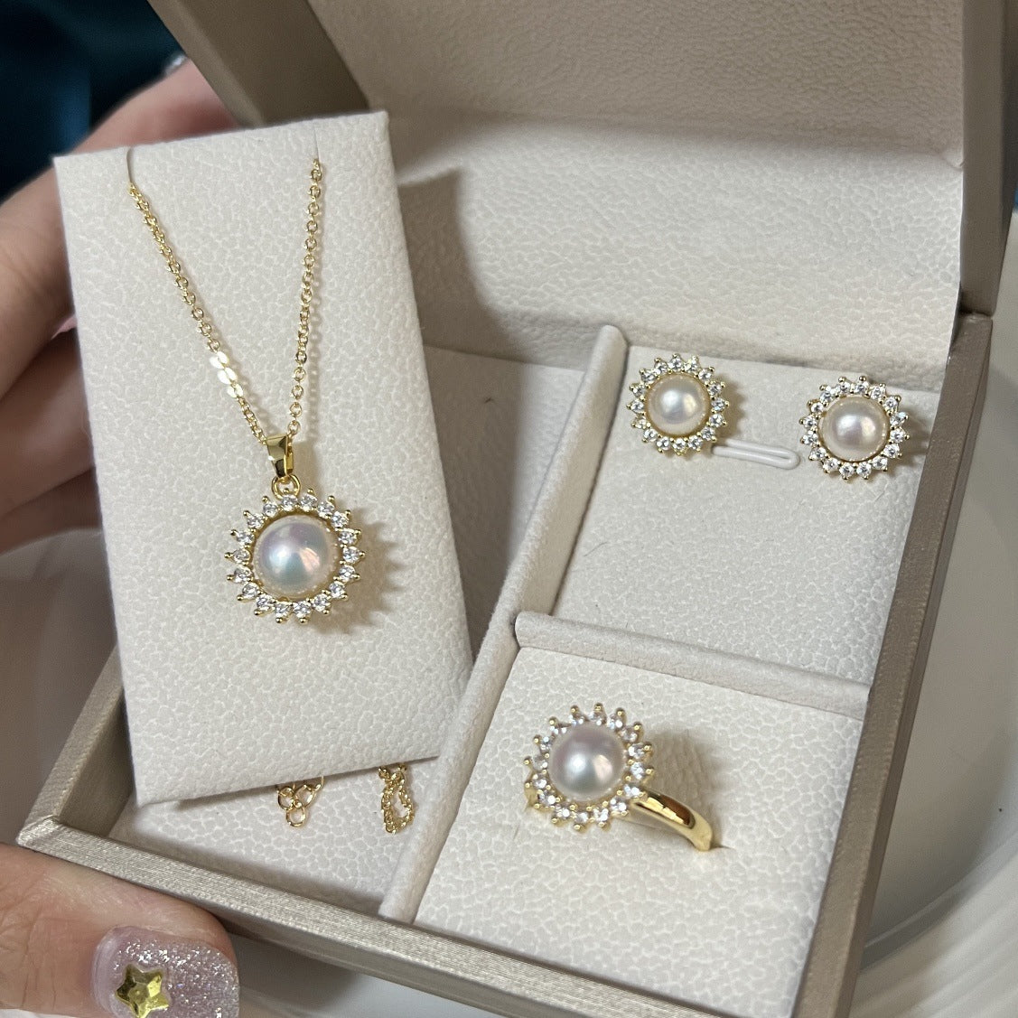 Natural Pearl Sunflower Design Set