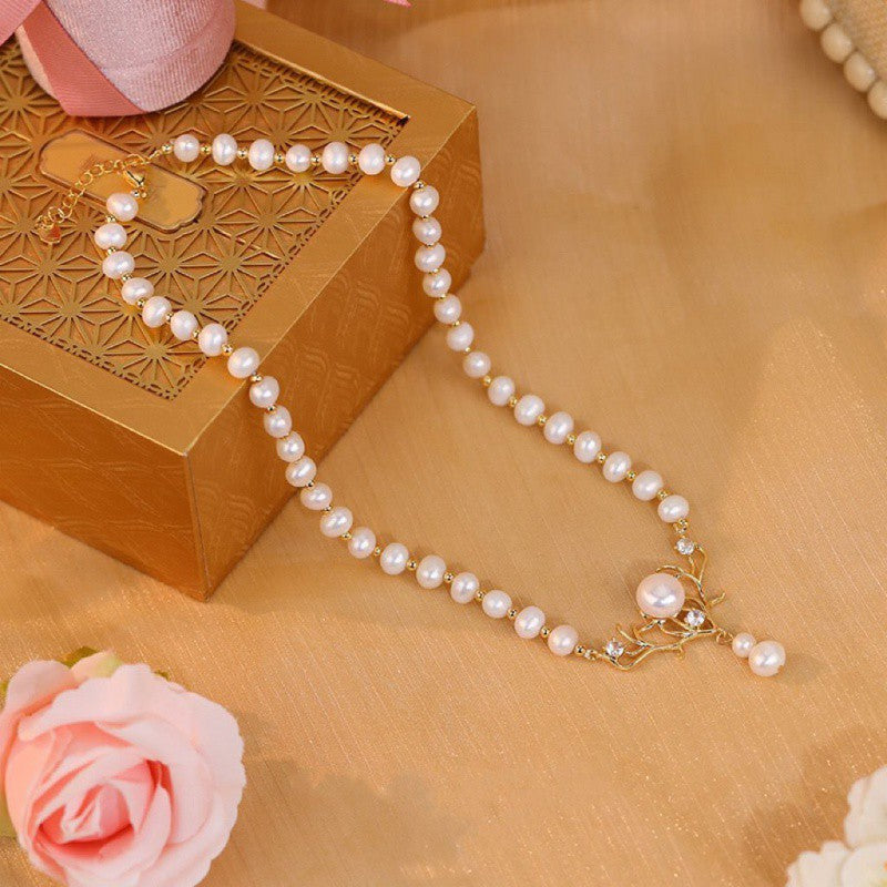 Design Antlers Shaped Pearl Necklace