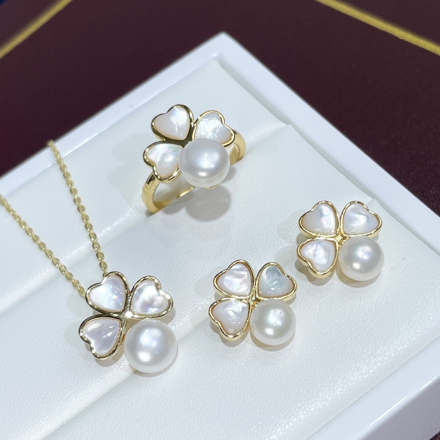 Natural Pearl Clover Design Set