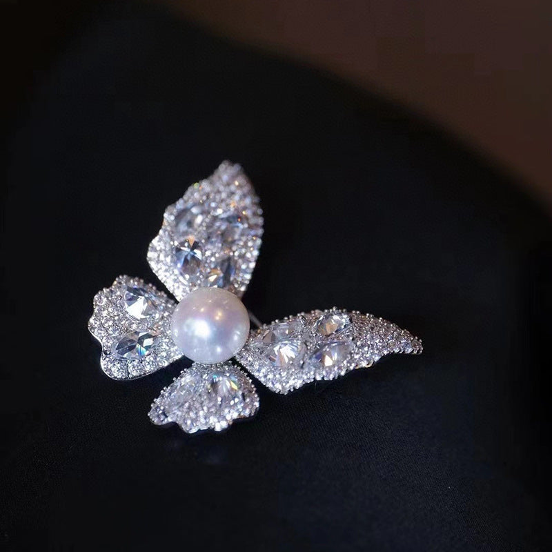 Xiaoxiangfeng Natural Pearl Butterfly Design Brooch