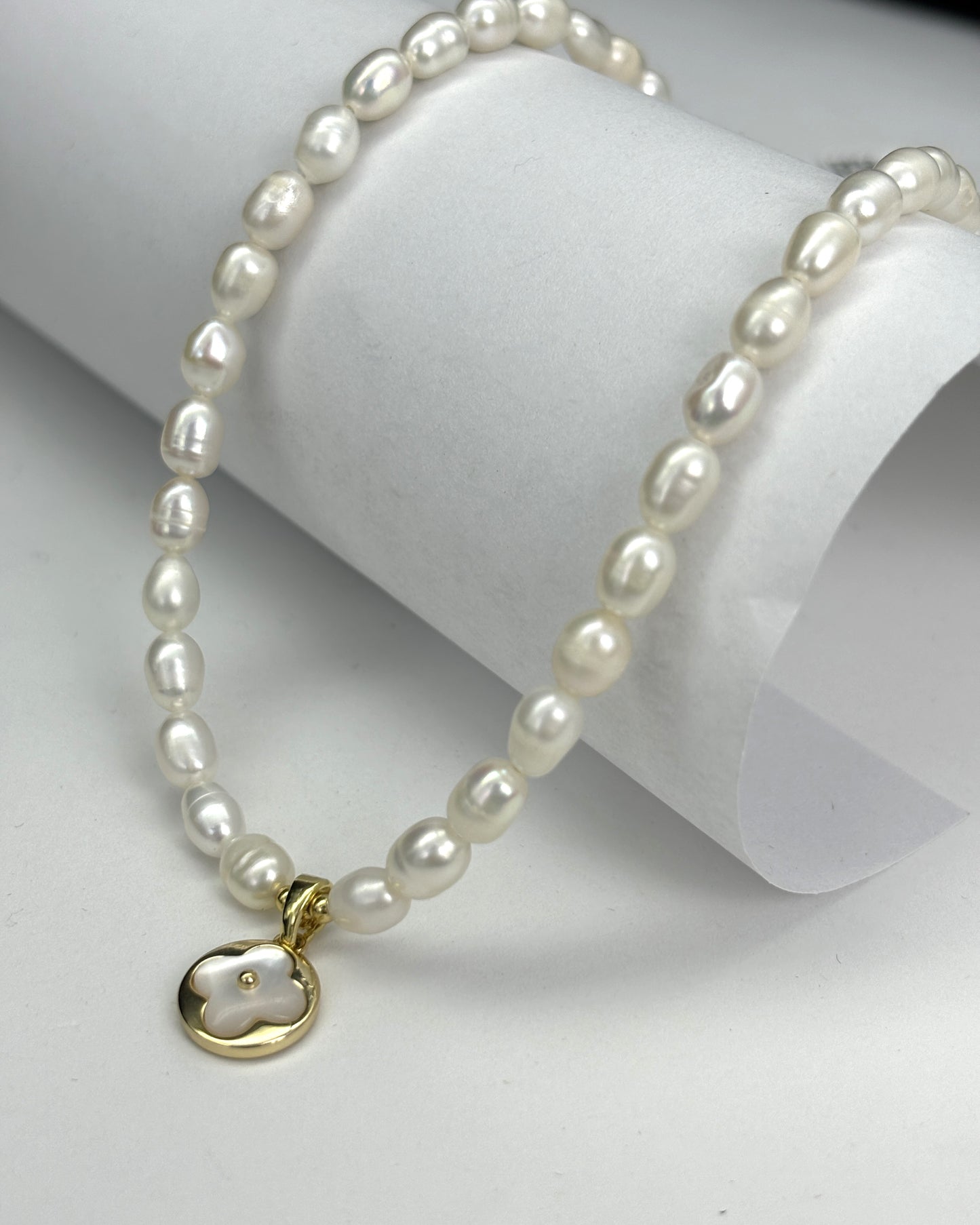 Natural Pearl Clover Light Luxury Fashion Clavicle Chain