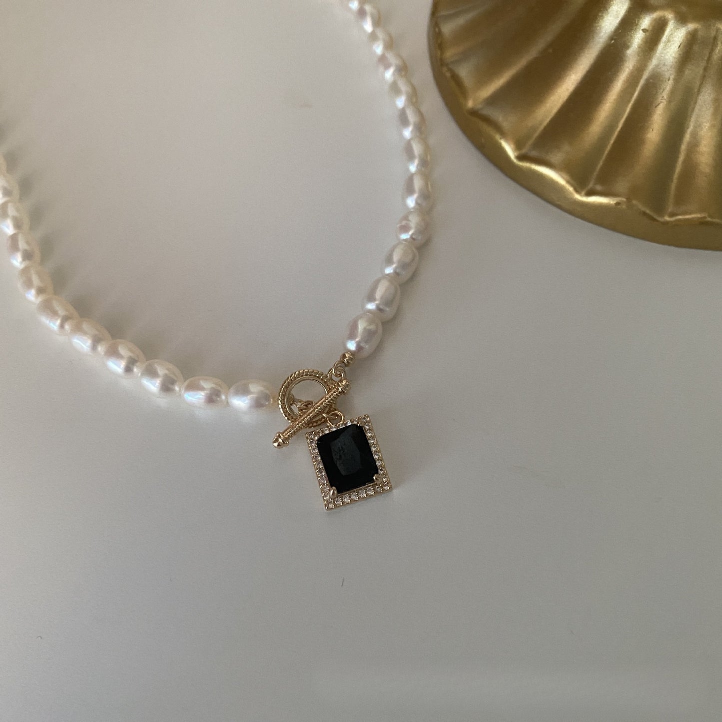 Stylish and simple rice bead French necklace