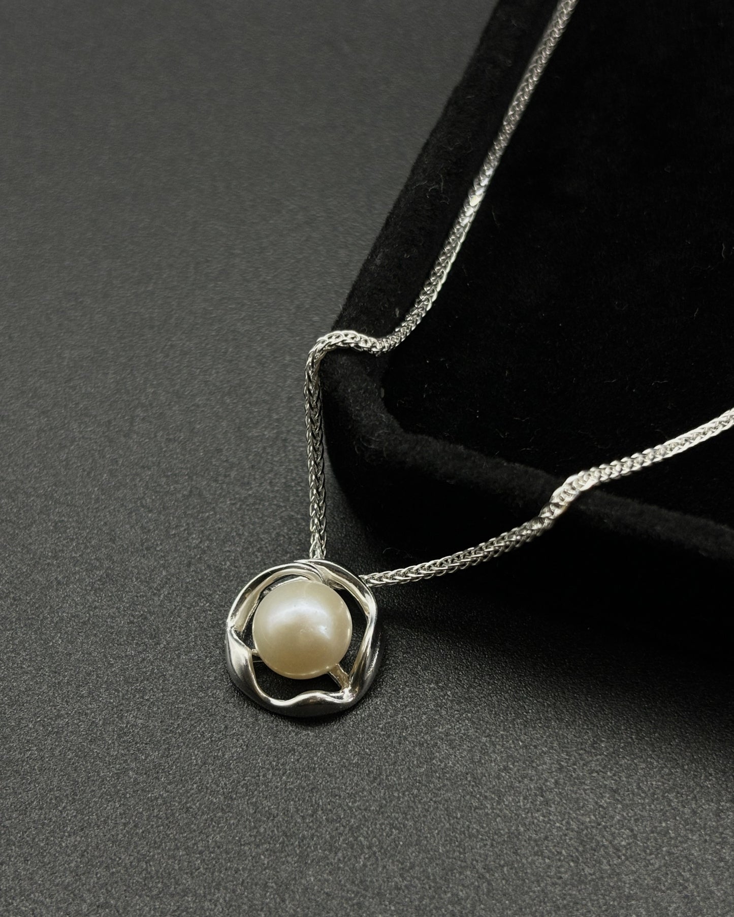 Möbius Ring Pearl Pendant