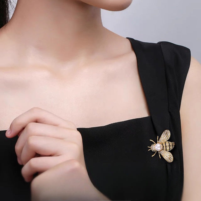 Little Bee Luxury Natural Pearl Design Brooch