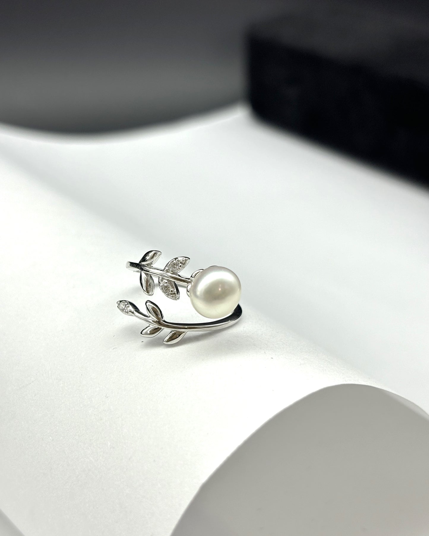 Flower Design Pearl Ring