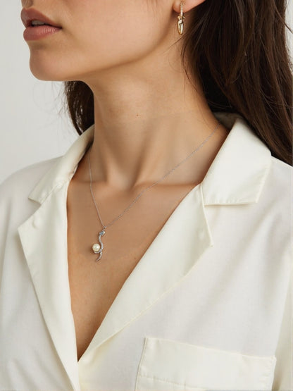 Premium Vintage Serpentine Design Clavicle Chain Pearl Pendant