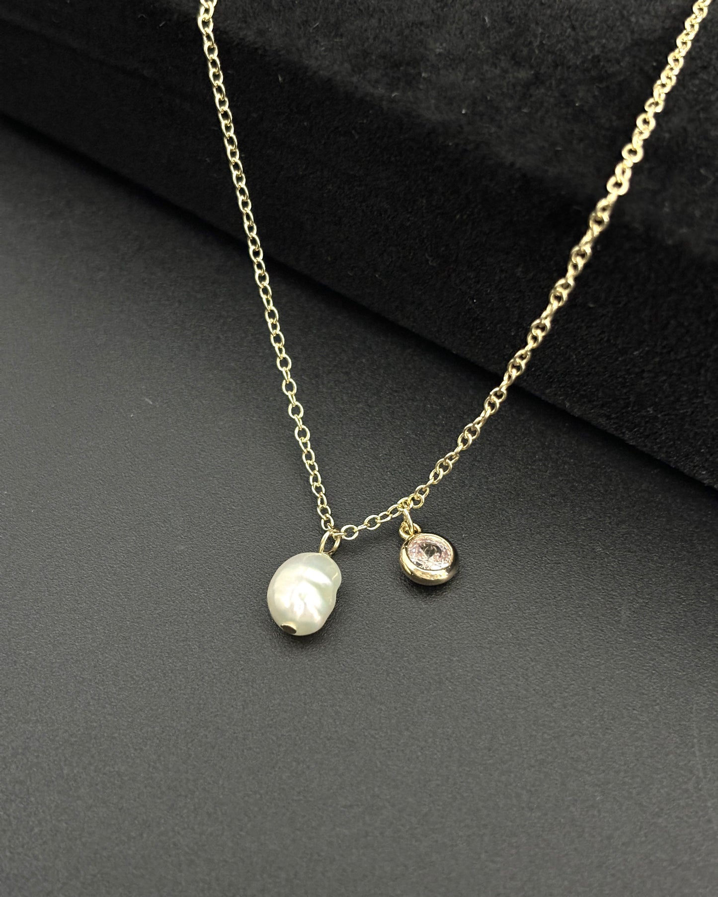Baroque design pearl pendant