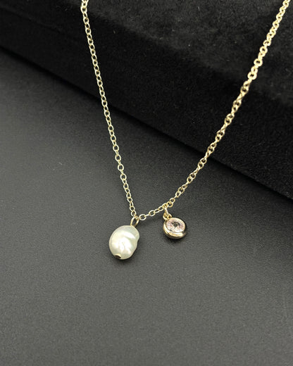 Baroque design pearl pendant