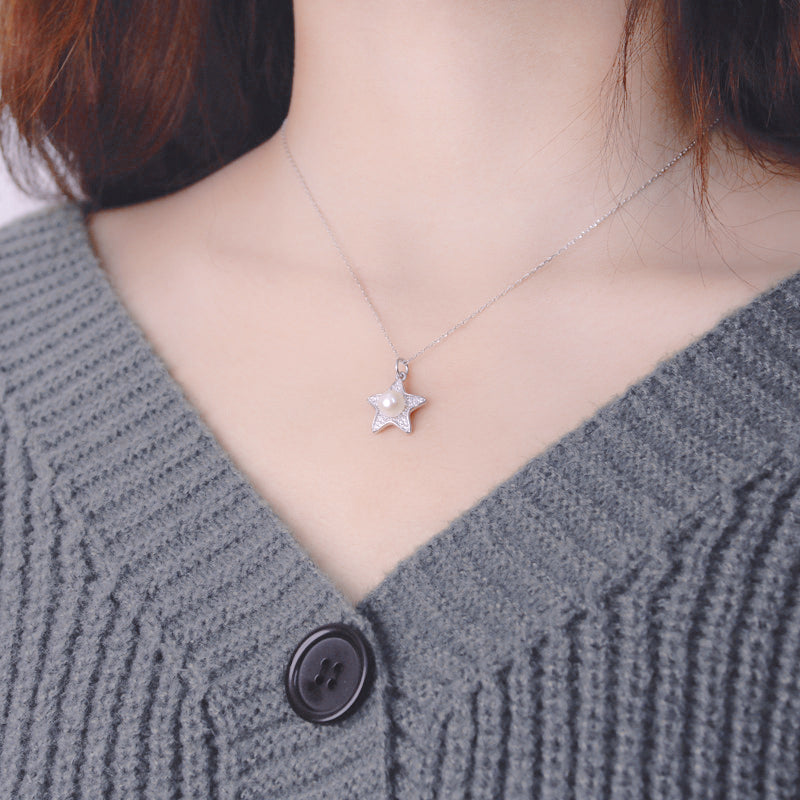 Starfish design pearl necklace