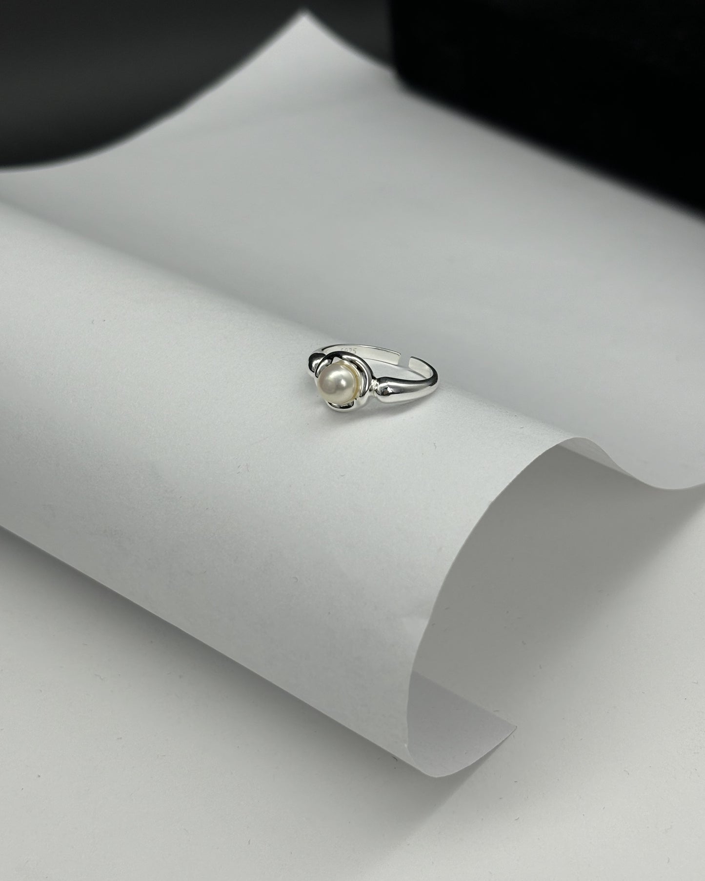 French Lady Irregular Round Pearl Ring