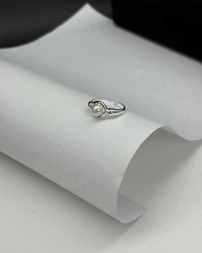 French Lady Irregular Round Pearl Ring
