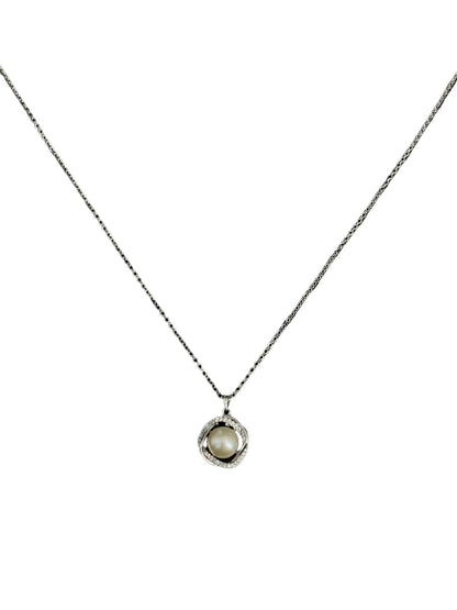Camellia design pearl necklace