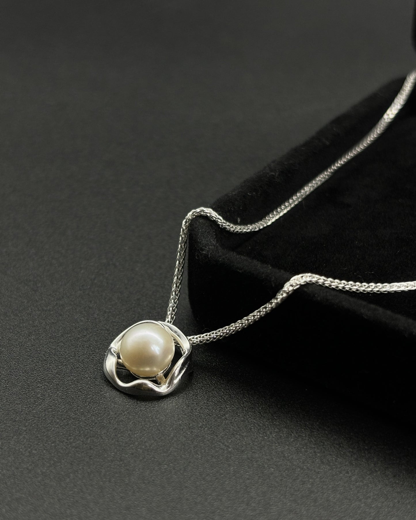 Möbius Ring Pearl Pendant