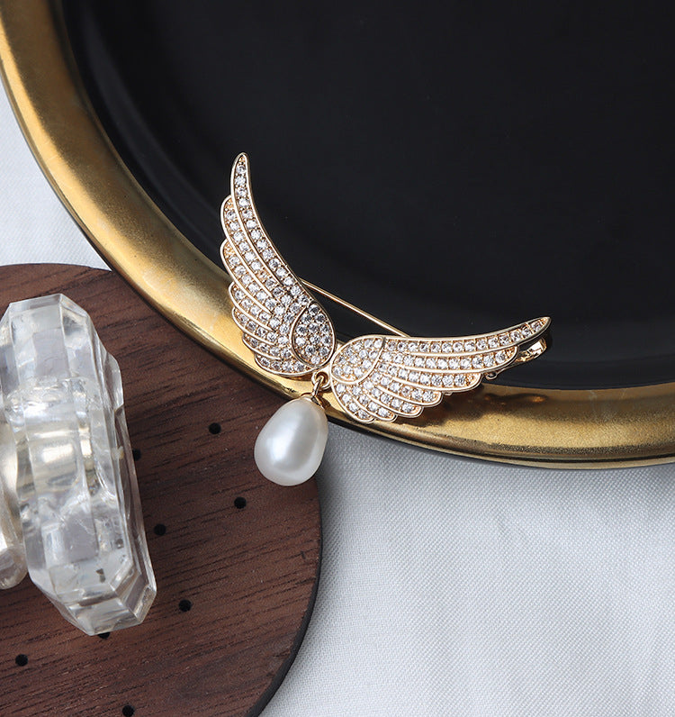 Natural Pearl Wings Design Brooch