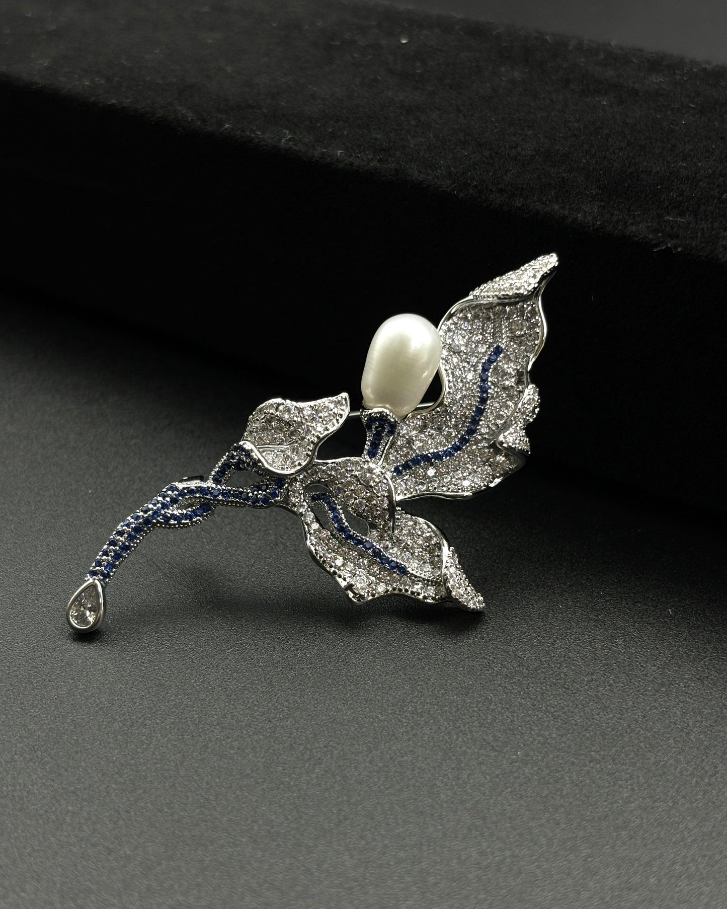 Natural Pearl Leaf Design Elegant Brooch