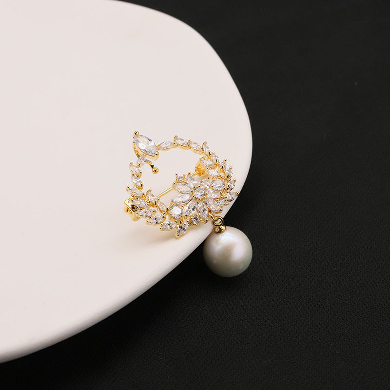 Natural Pearl Wreath Design Brooch