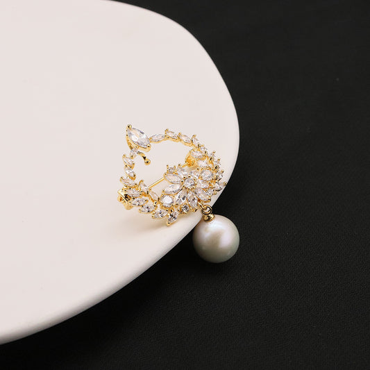Natural Pearl Wreath Design Brooch