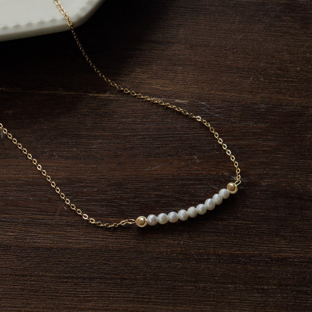 Beautiful minimalist style pearl necklace