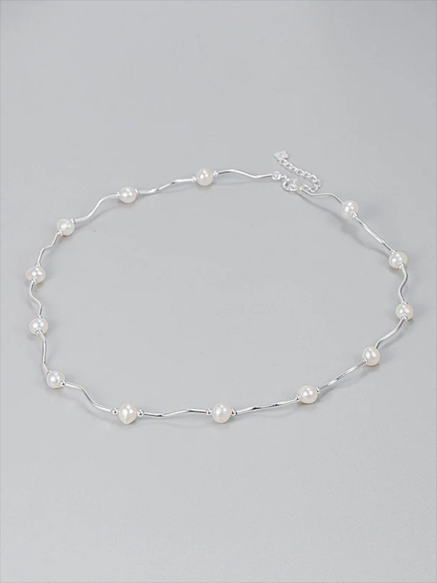 Wave pearl necklace
