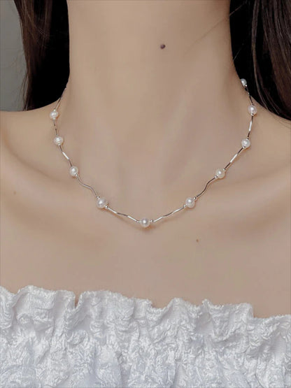 Wave pearl necklace