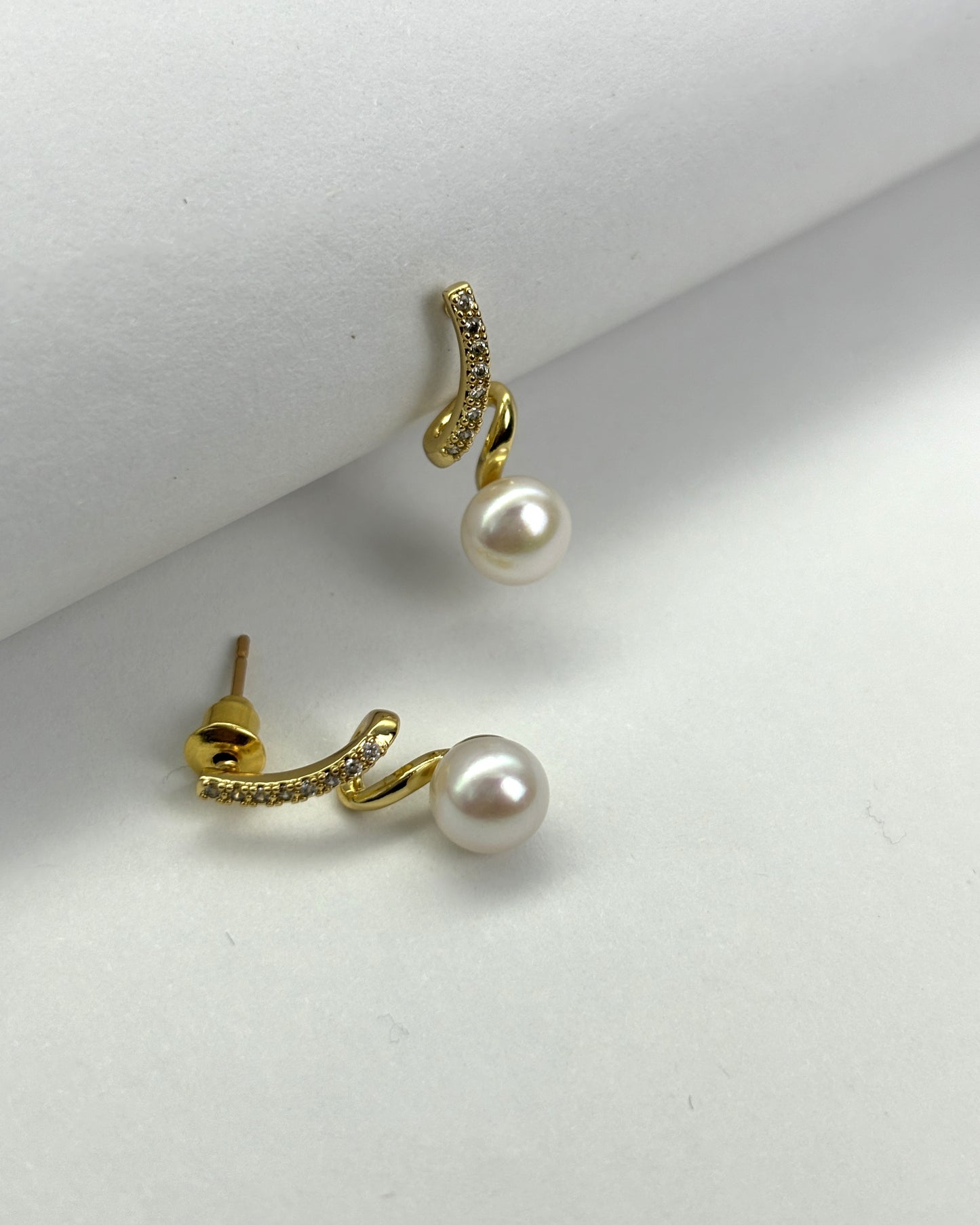 Music note natural pearl stud earrings