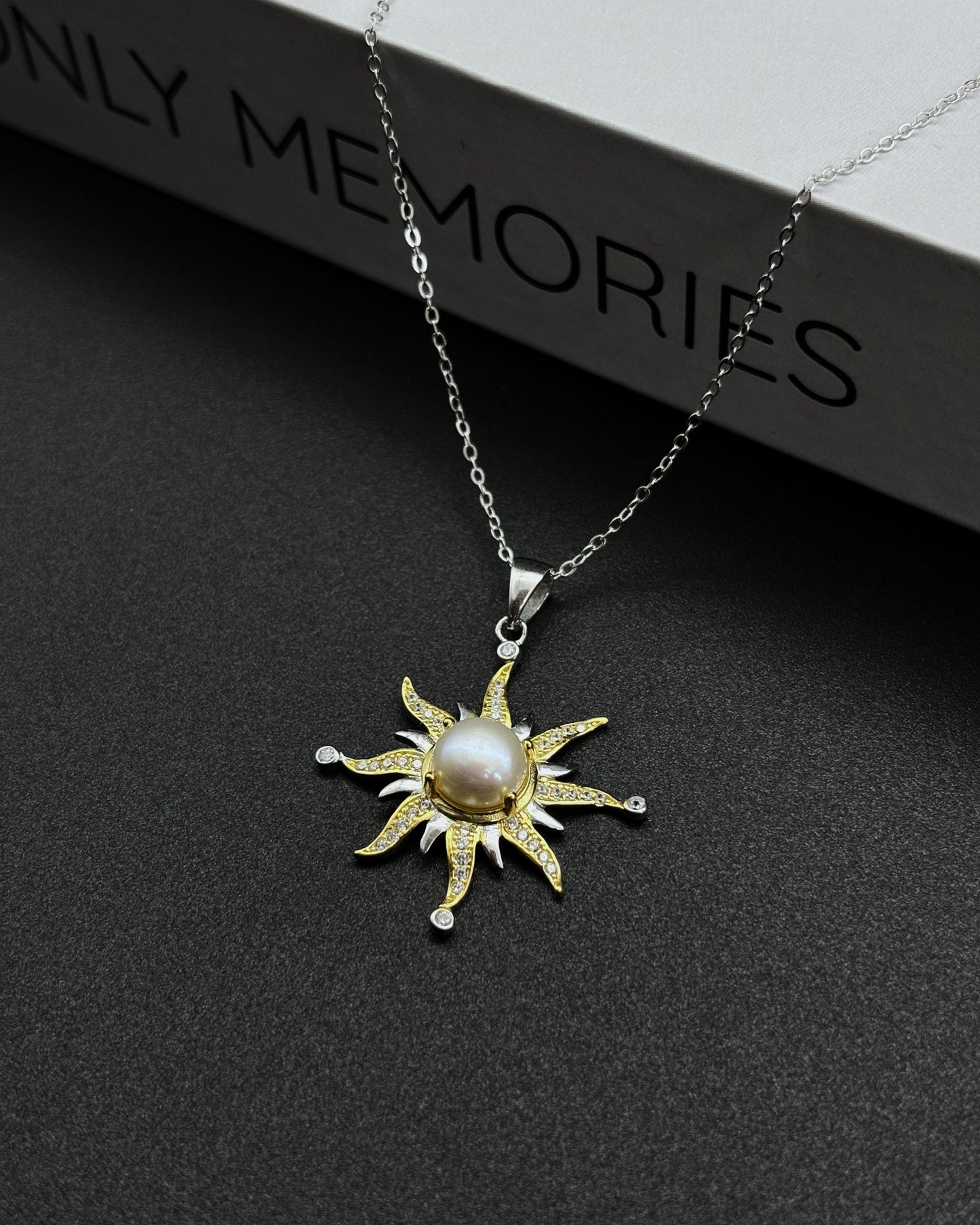 Niche Design S925 Sterling Silver Natural Pearl Color Treasure Sunflower Necklace