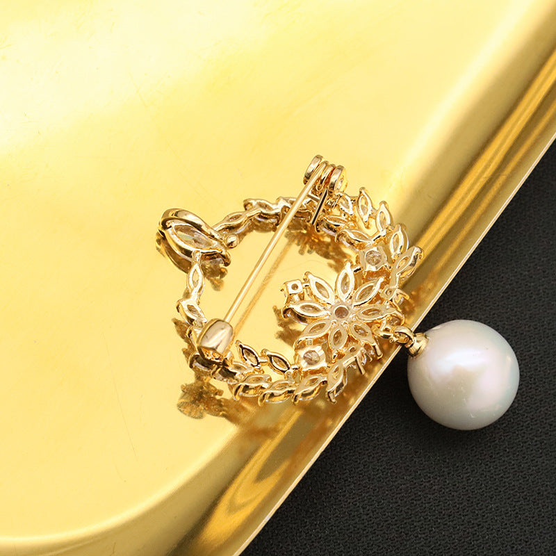 Natural Pearl Wreath Design Brooch