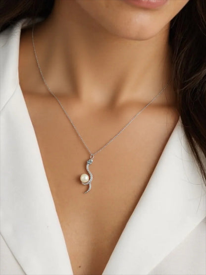 Premium Vintage Serpentine Design Clavicle Chain Pearl Pendant