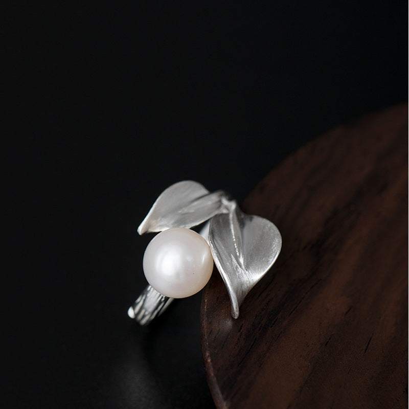 Simple leaf design pearl ring