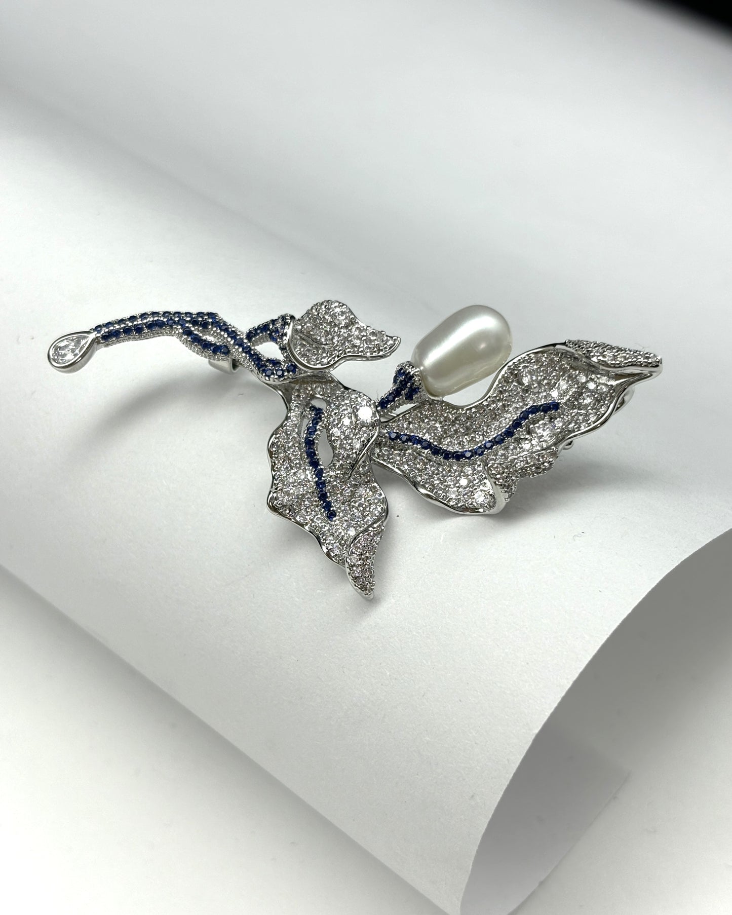 Natural Pearl Leaf Design Elegant Brooch