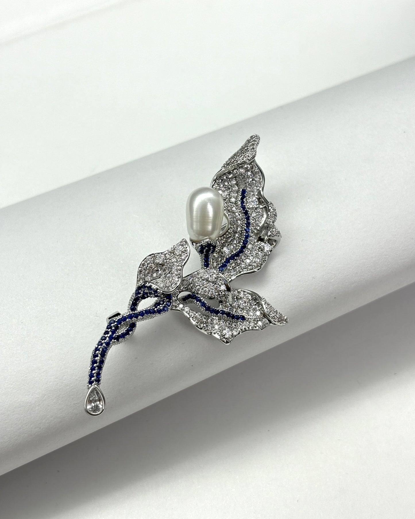 Natural Pearl Leaf Design Elegant Brooch
