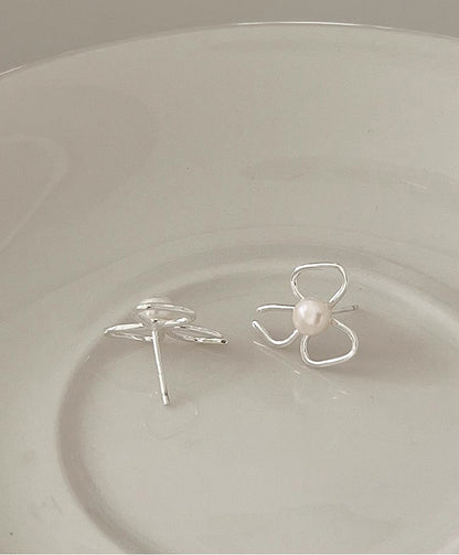 Pearl stud earrings with bow design