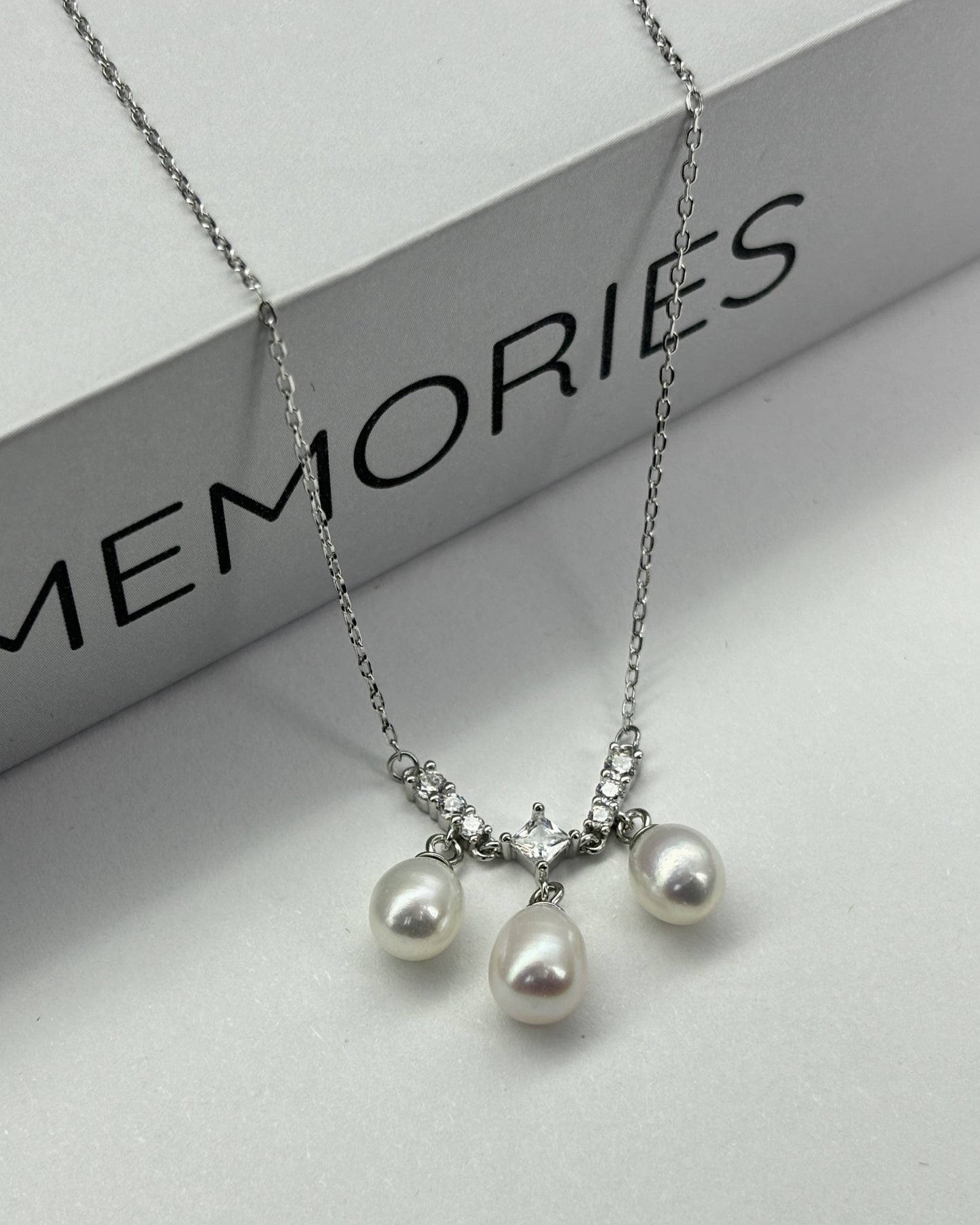 Natural pearl smart fringed pendant