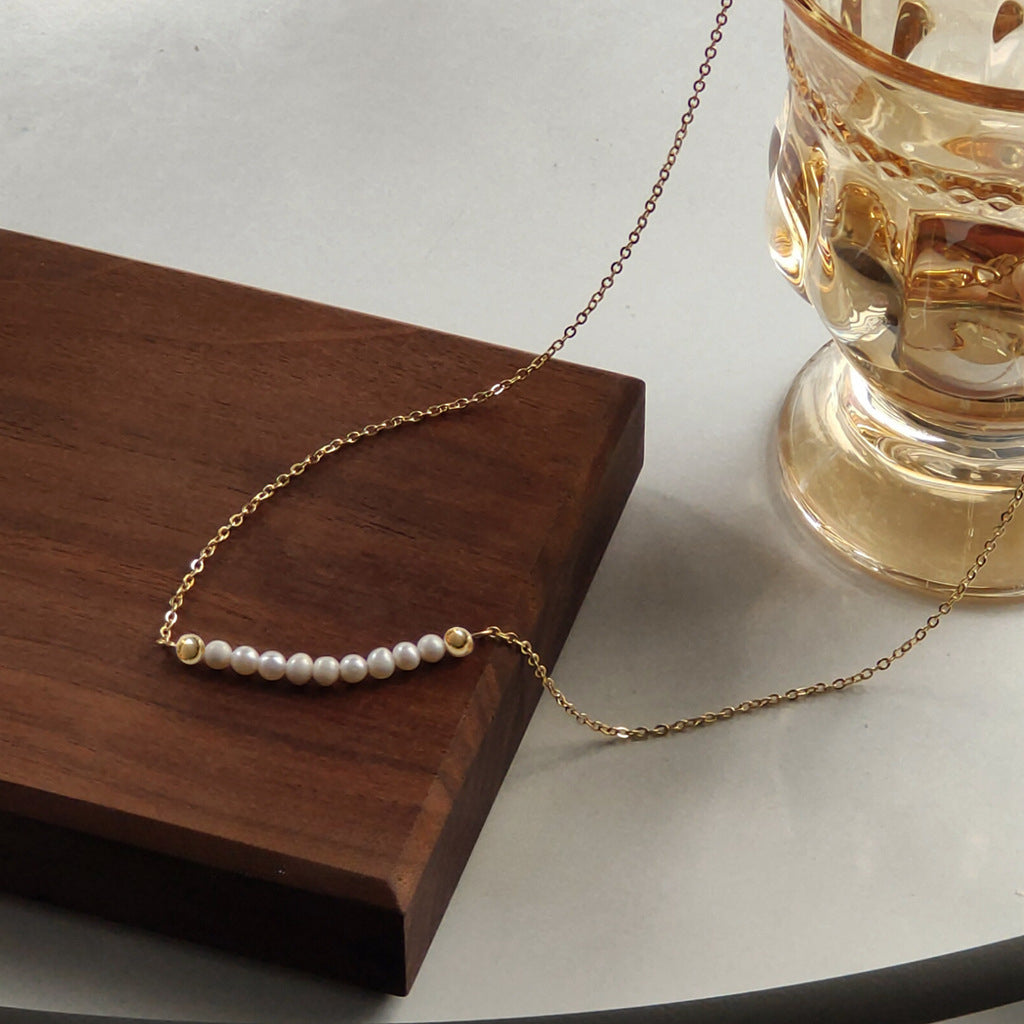 Beautiful minimalist style pearl necklace