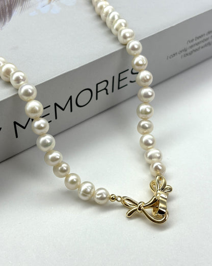 Bow design pearl necklace
