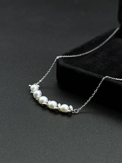 Leaf Tandem Design Pearl Necklace