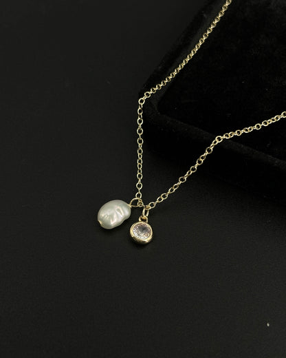 Baroque design pearl pendant