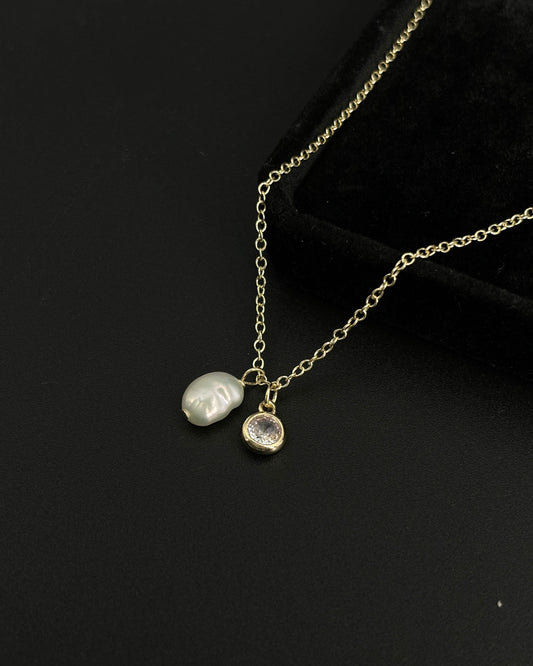 Baroque design pearl pendant