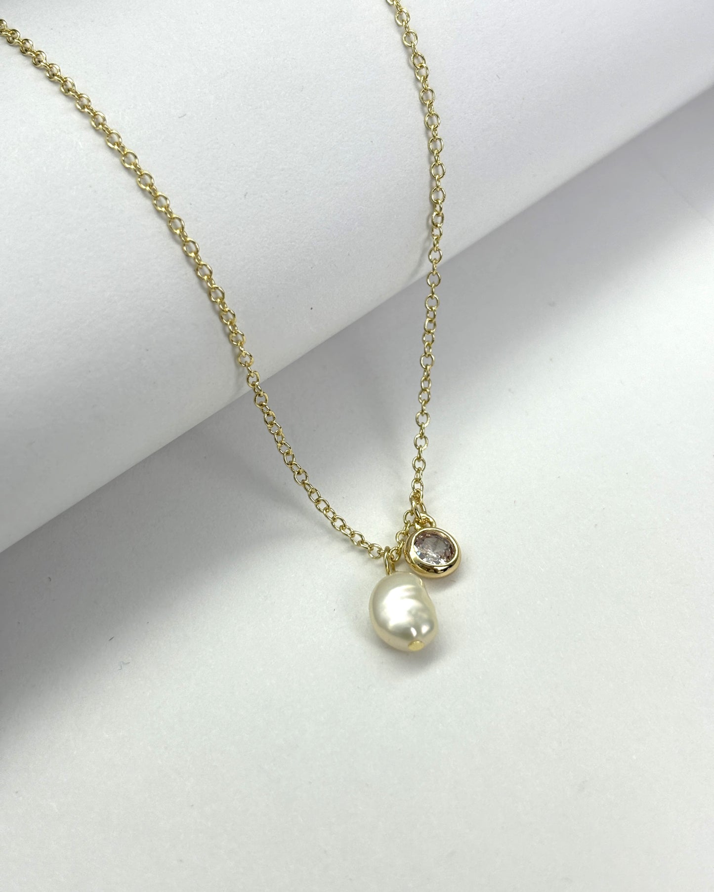 Baroque design pearl pendant