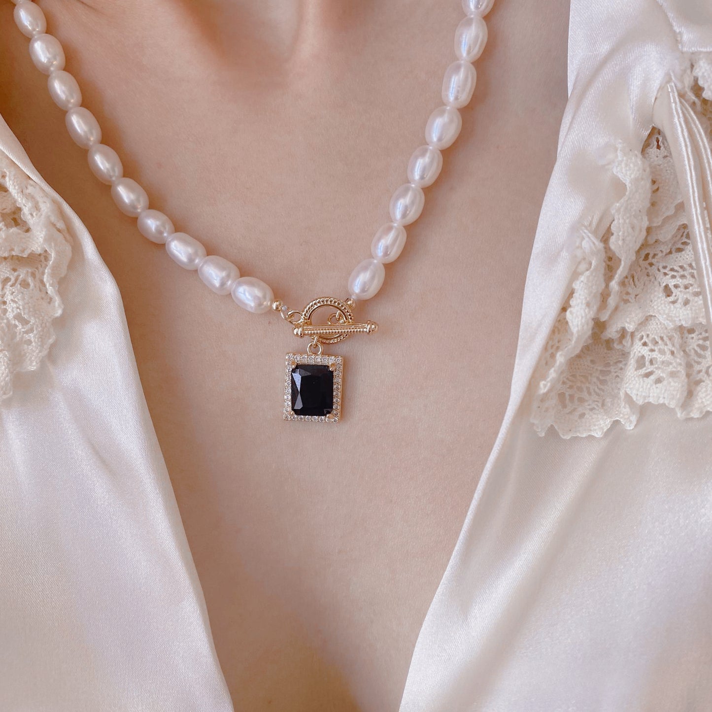 Stylish and simple rice bead French necklace