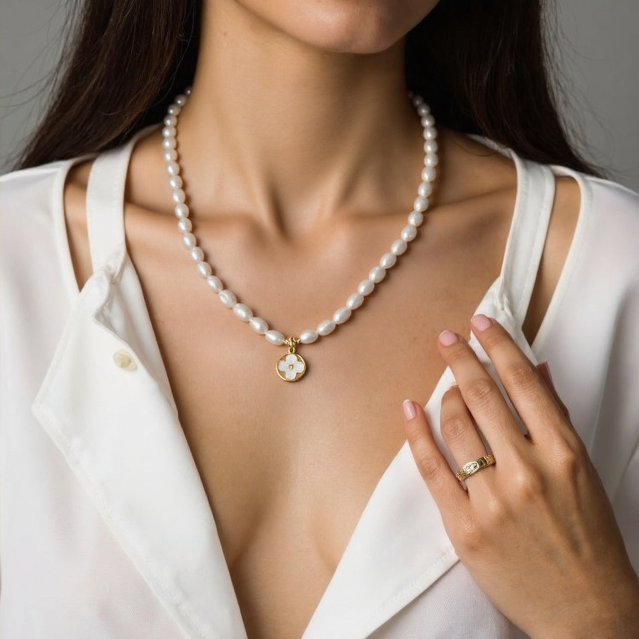 Natural Pearl Clover Light Luxury Fashion Clavicle Chain
