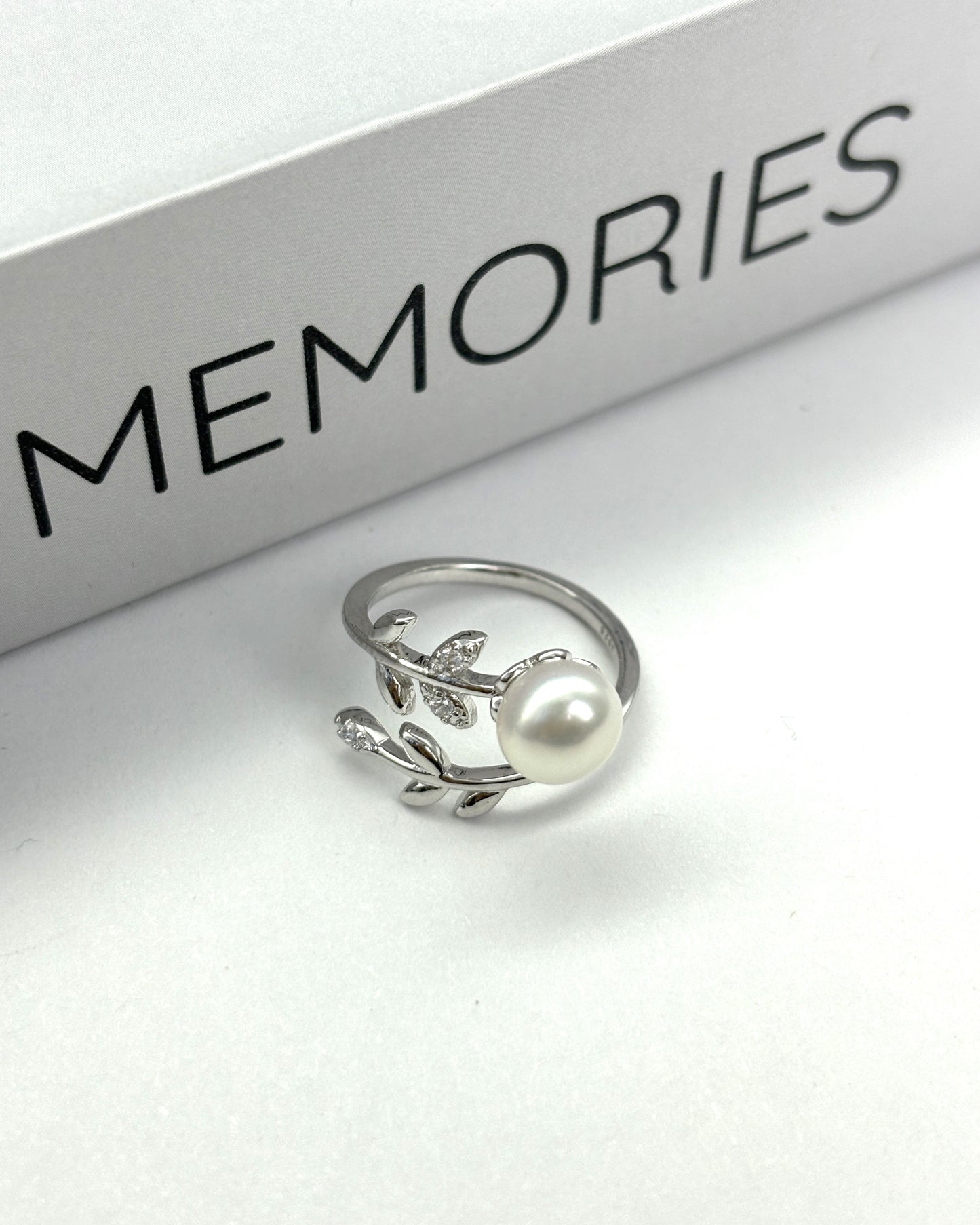 Flower Design Pearl Ring