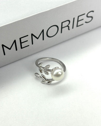 Flower Design Pearl Ring