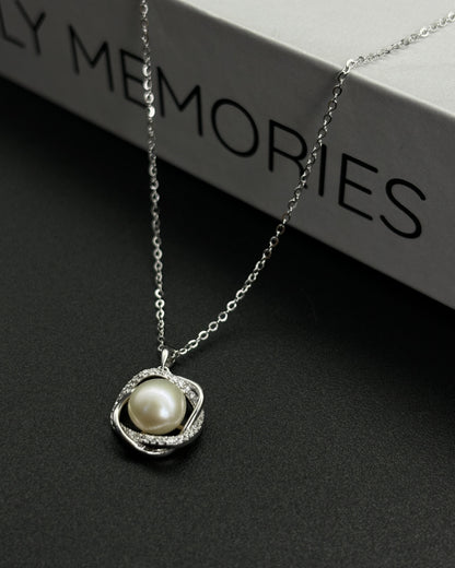 Camellia design pearl necklace