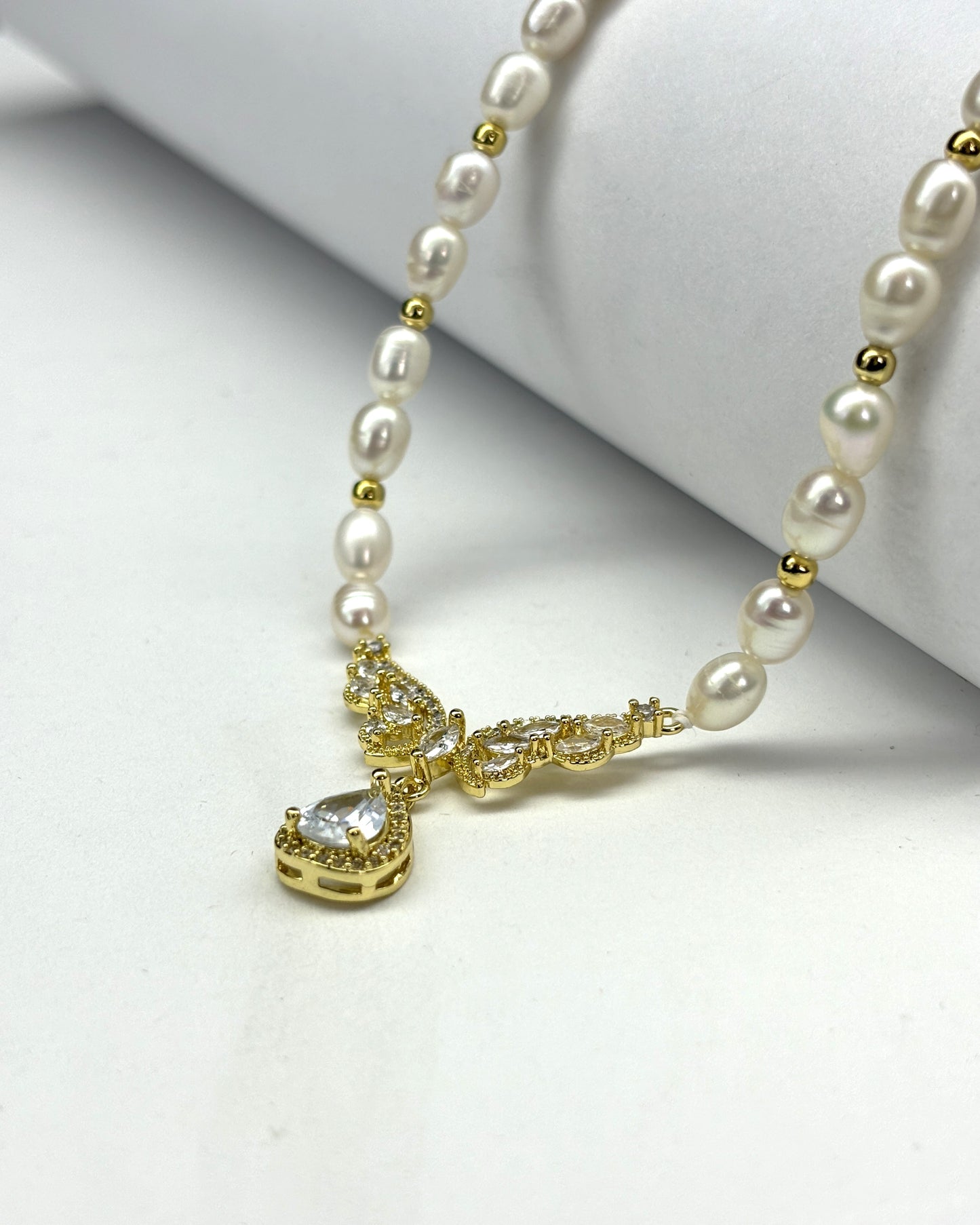 Natural water drop pearl necklace