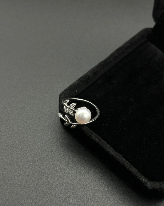 Flower Design Pearl Ring