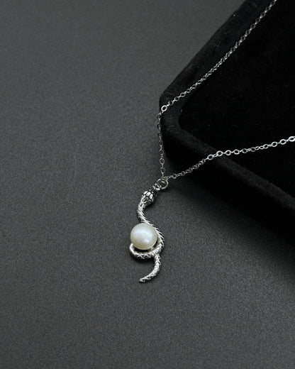 Premium Vintage Serpentine Design Clavicle Chain Pearl Pendant