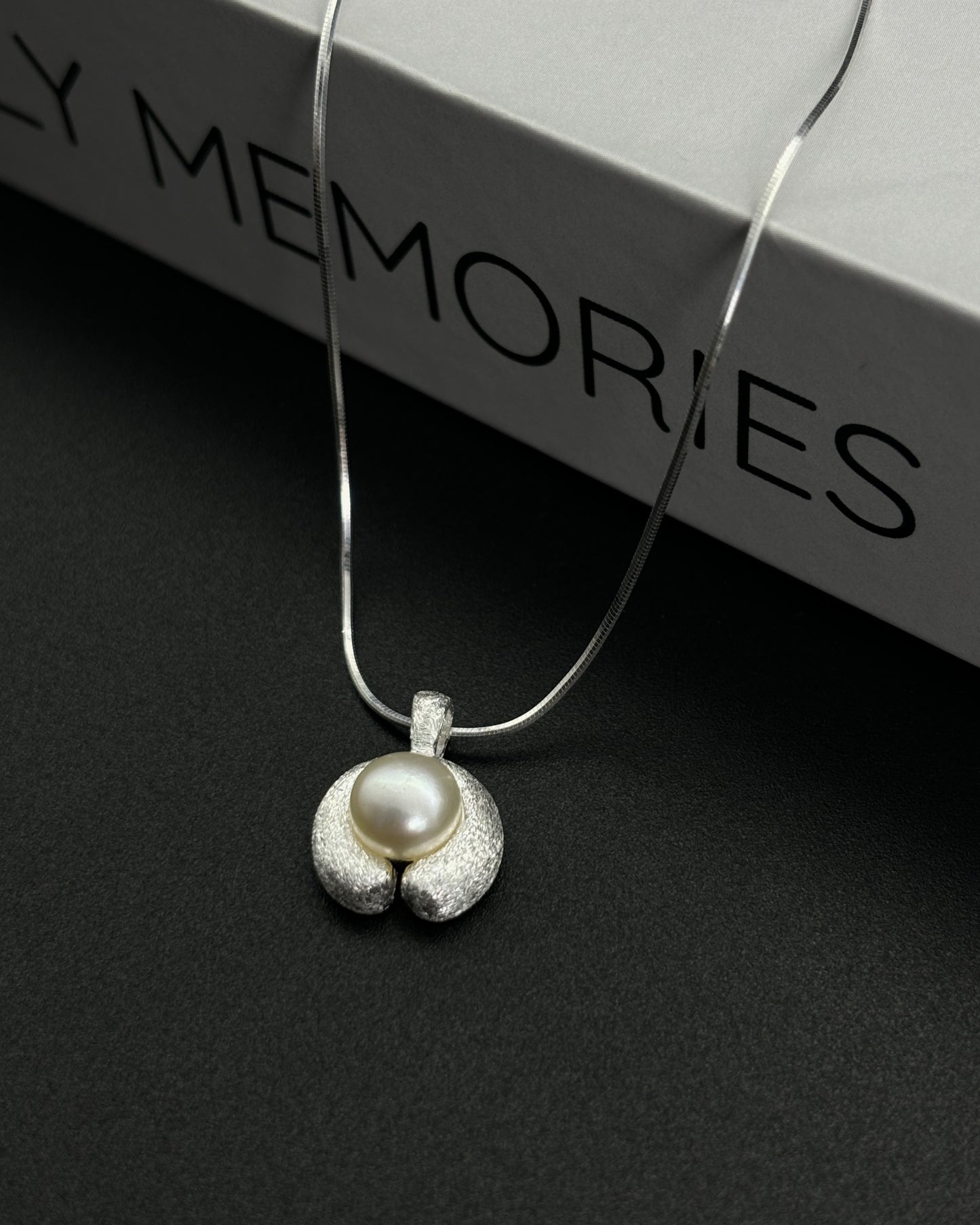 Natural pearl matte gentle wind necklace